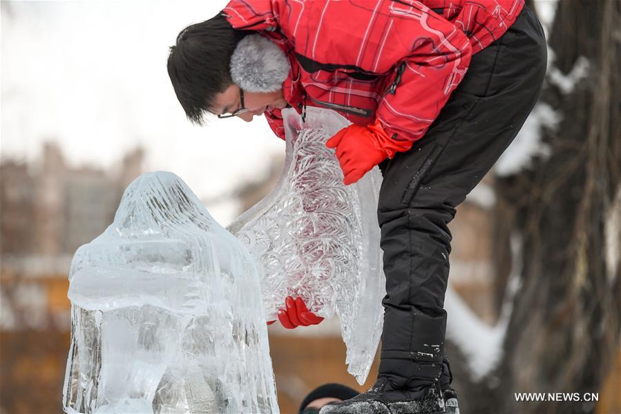 CHINA-HEILONGJIANG-HARBIN-ICE SCULPTURE-COMPETITION (CN)