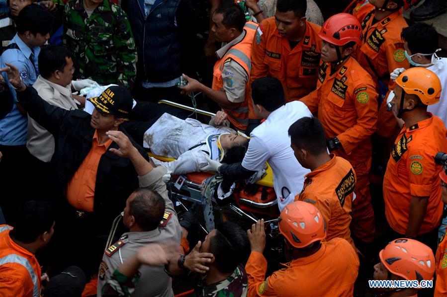 INDONESIA-TANGERANG-WALL COLLAPSE-EVACUATION 