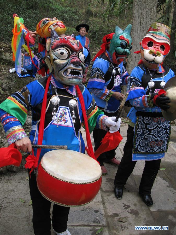 (MOMENTS FOREVER)(FESTIVECHINA)CHINA-SPRING FESTIVAL-ETHNIC MINORITIES (CN)