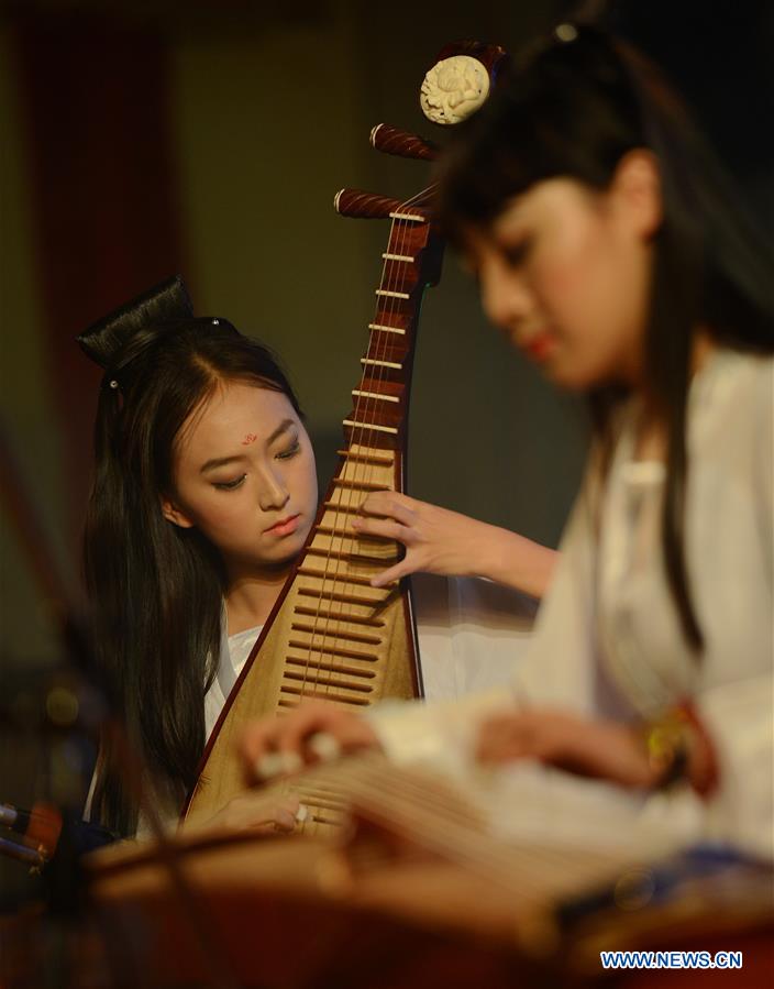 LAOS-VIENTIANE-CHINESE STUDENTS-FAREWELL PERFORMANCE SHOW