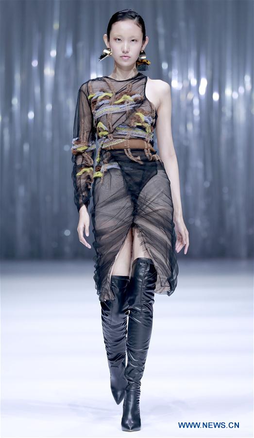 CHINA-BEIJING-GRADUATE FASHION WEEK (CN) 