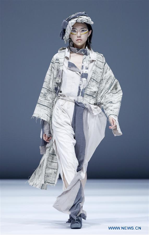 CHINA-BEIJING-GRADUATE FASHION WEEK (CN) 