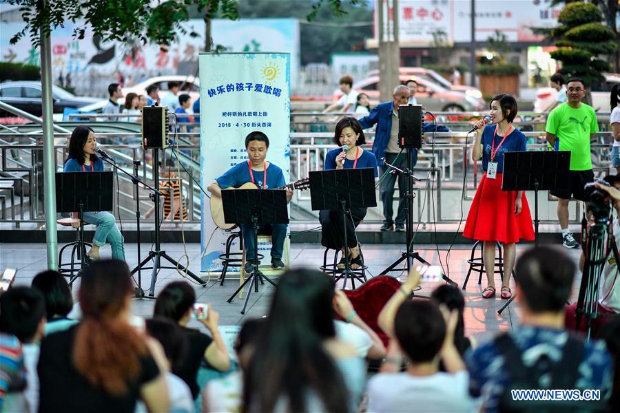 CHINA-CHENGDU-STREET BAND (CN)