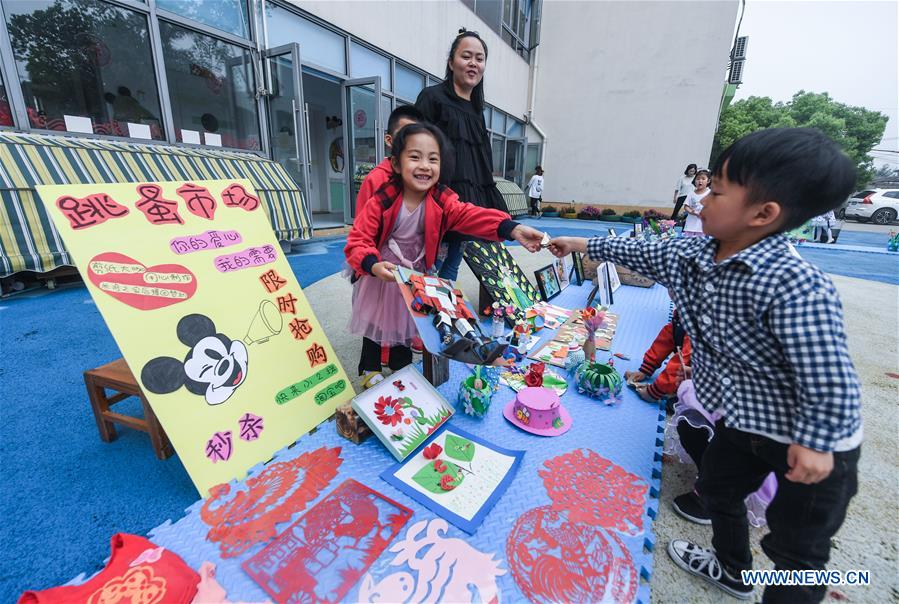 CHINA-ZHEJIANG-CHINESE PAPER CUTTING-CHARITY BAZAAR(CN)