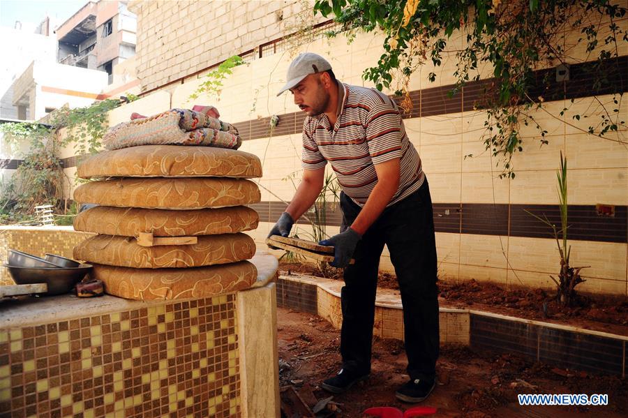 SYRIA-DAMASCUS-DARAYA-PEOPLE-RETURN-HOME 