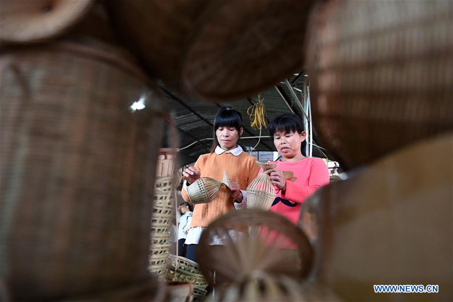 CHINA-GUANGXI-BAMBOO WEAVING (CN)