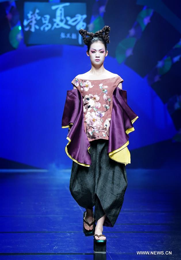 CHINA-BEIJING-FASHION WEEK (CN)