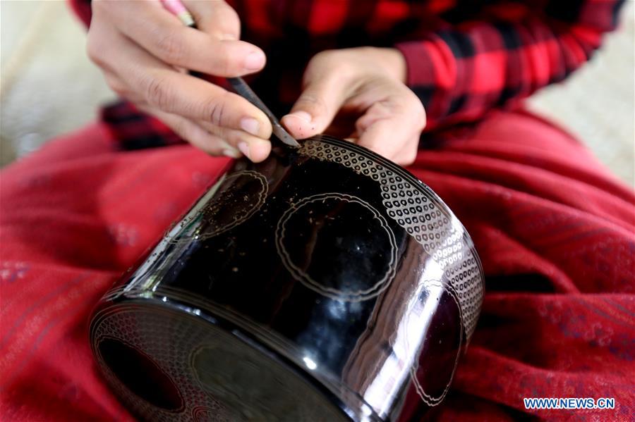 MYANMAR-BAGAN-TRADITIONAL HANDICRAFT-LACQUERWARE-WORKSHOP