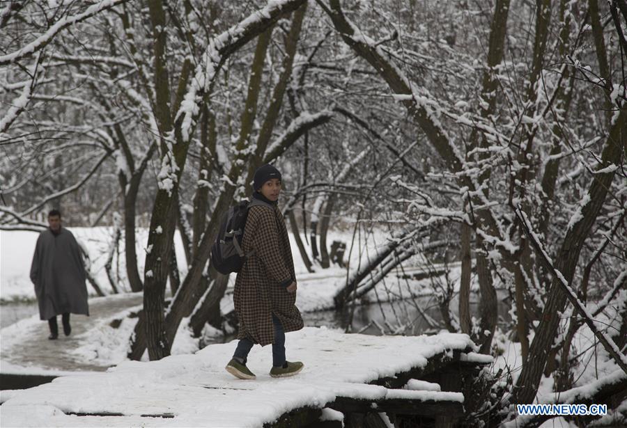 KASHMIR-SRINAGAR-SNOWFALL