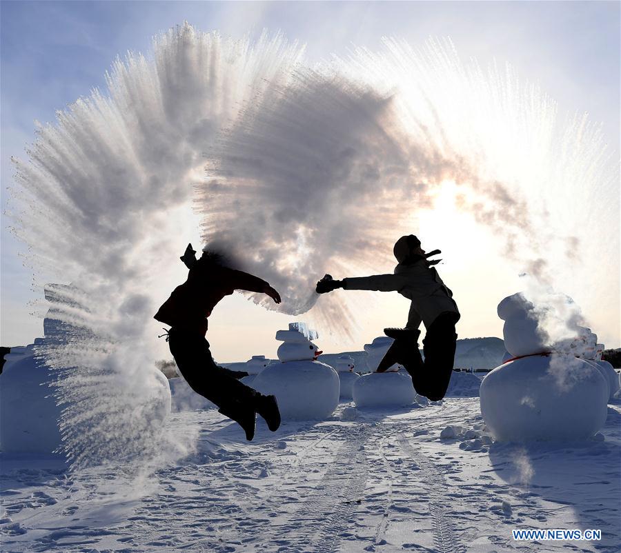 CHINA-HEILONGJIANG-MOHE-POURING WATER INTO ICE (CN)