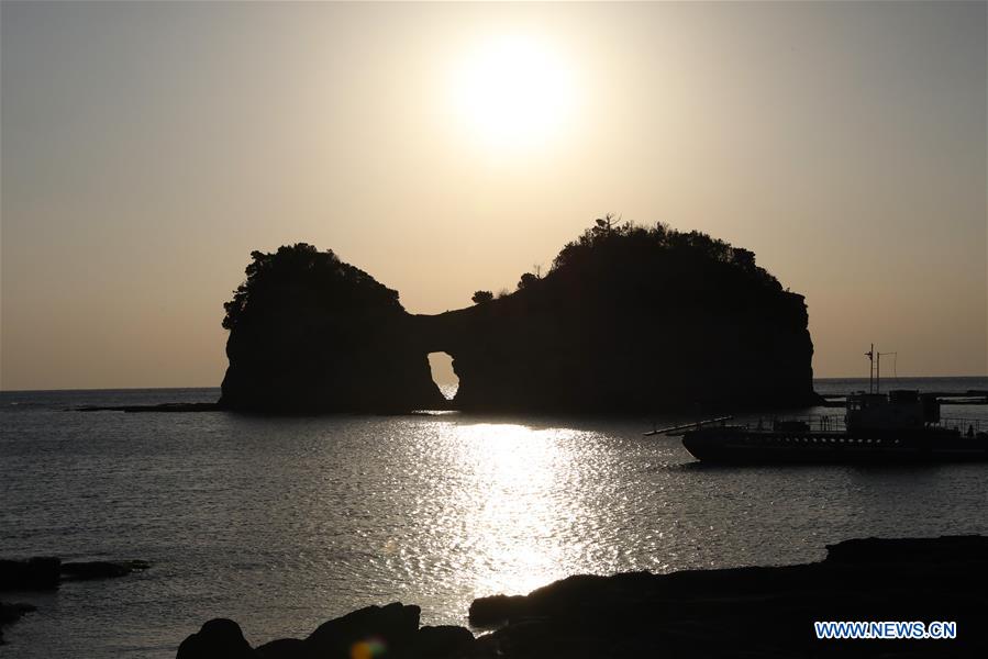 JAPAN-WAKAYAMA-ENGETSU ISLAND-SUNSET