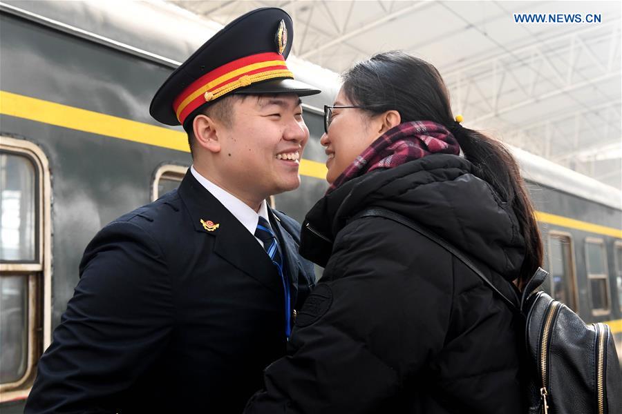 CHINA-LANTERN FESTIVAL-TRAIN ATTENDANT-FAMILY REUNION (CN)