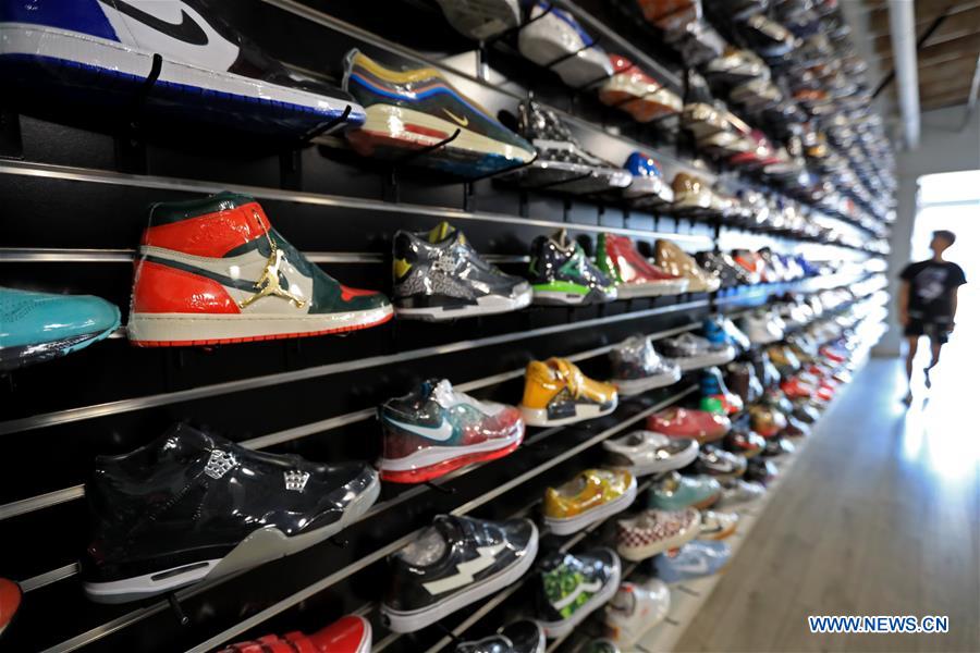 U.S.-LOS ANGELES-STREETWEAR SHOP-SOLESTAGE