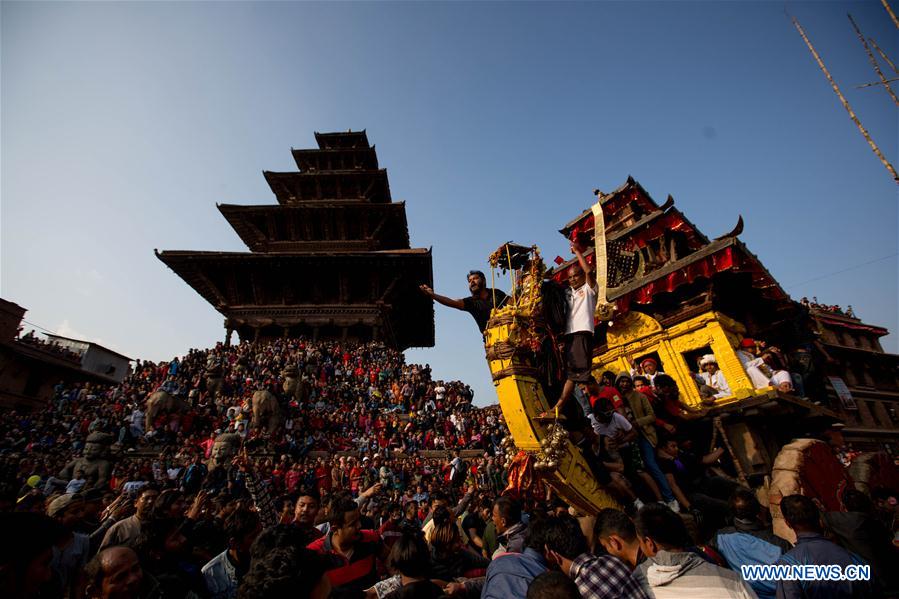 NEPAl-BHAKTAPUR-BISKET JATRA FESTIVAL-CHARIOT