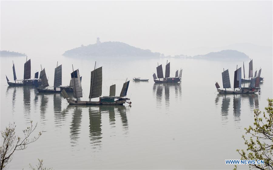 #CHINA-JIANGSU-TAIHU LAKE-MORNING FOG (CN)