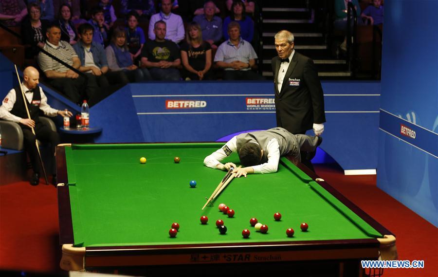 (SP) BRITAIN-SHEFFIELD-SNOOKER-WORLD CHAMPIONSHIP-DAY 2