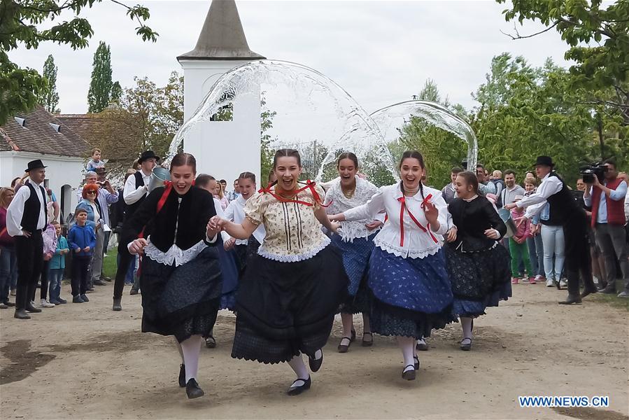 XINHUA PHOTOS OF THE DAY