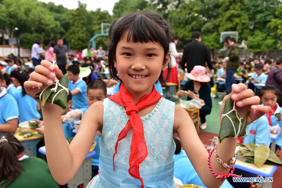 #CHINA-DRAGON BOAT FESTIVAL-FOLK CUSTOMS (CN)