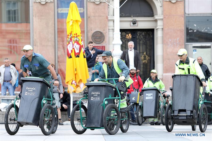 CROATIA-ZAGREB-GARBAGE CART RACE