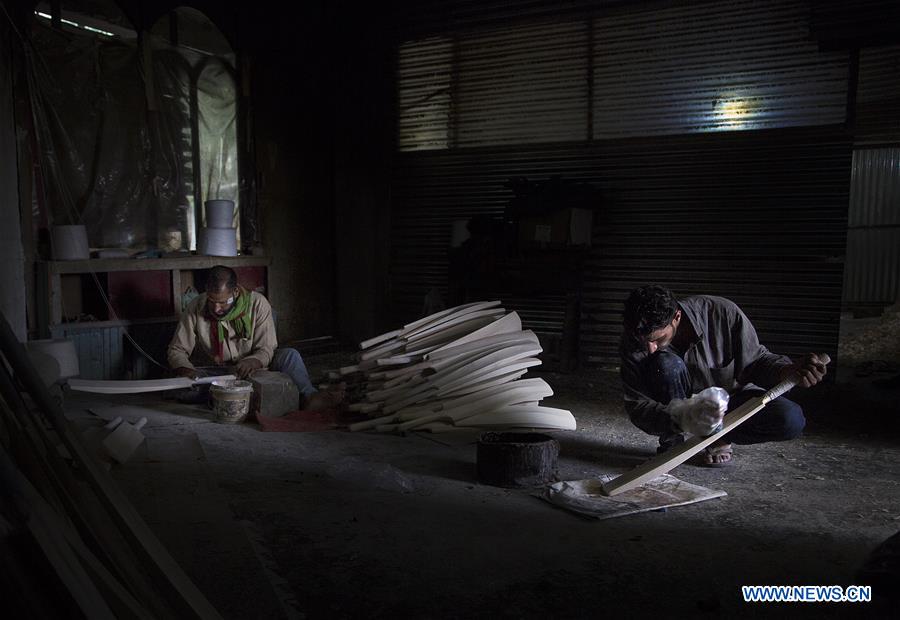 KASHMIR-SRINAGAR-CRICKET BAT INDUSTRY