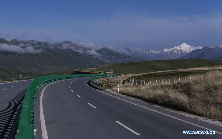 CHINA-QINGHAI-AMNE MACHIN PEAK-SCENERY (CN)