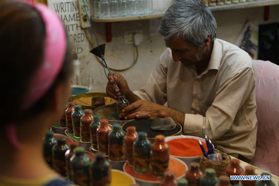 MIDEAST-HEBRON-HANDICRAFTS-SAND ART BOTTLES-SOUVENIRS