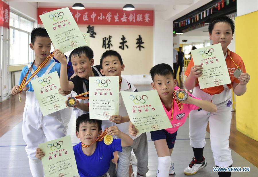 (SP)CHINA-SHANDONG-FENCING-BOY (CN)