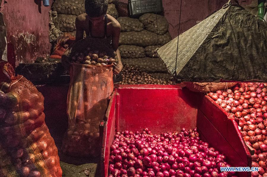 INDIA-KOLKATA-ONION PRICE HIKE