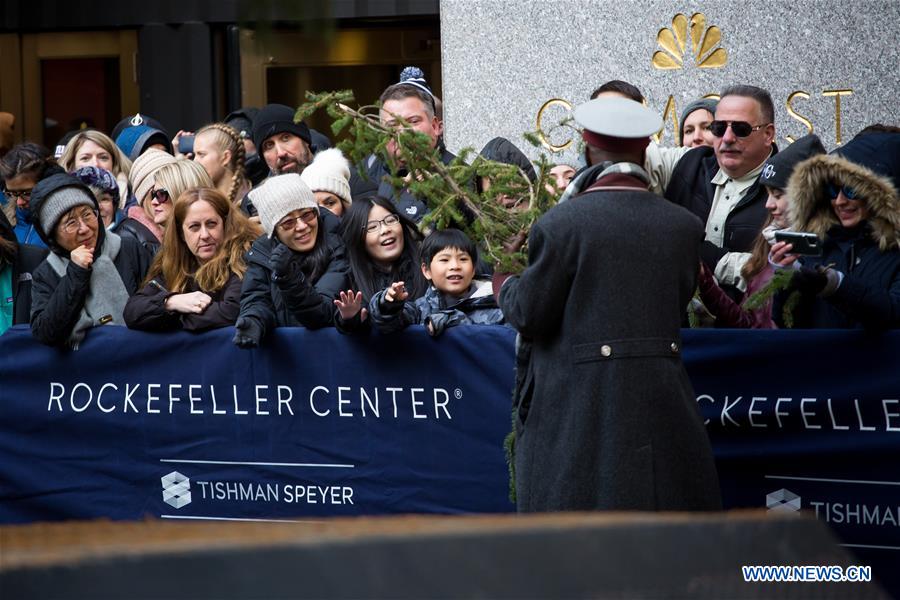 U.S.-NEW YORK-ROCKEFELLER CENTER-CHRISTMAS TREE-ARRIVAL