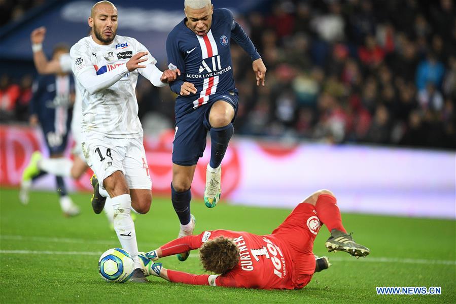 (SP)FRANCE-PARIS-FOOTBALL-LIGUE 1-PARIS SAINT GERMAIN VS AMIENS