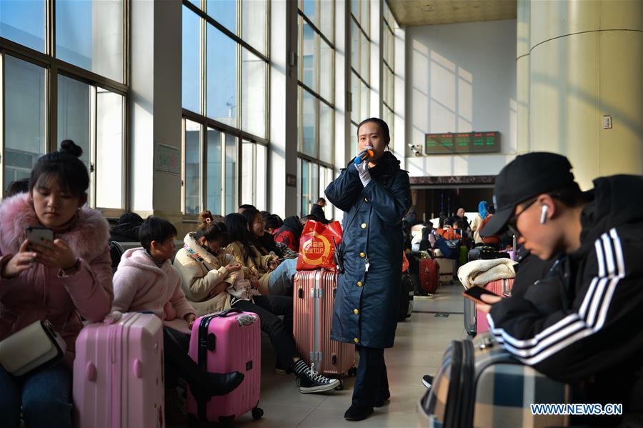 CHINA-GANSU-LANZHOU-TRAIN ATTENDANT(CN)