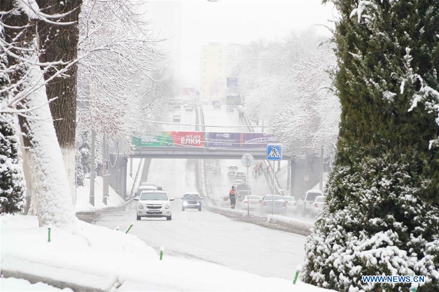 UZBEKISTAN-TASHKENT-SNOWFALL