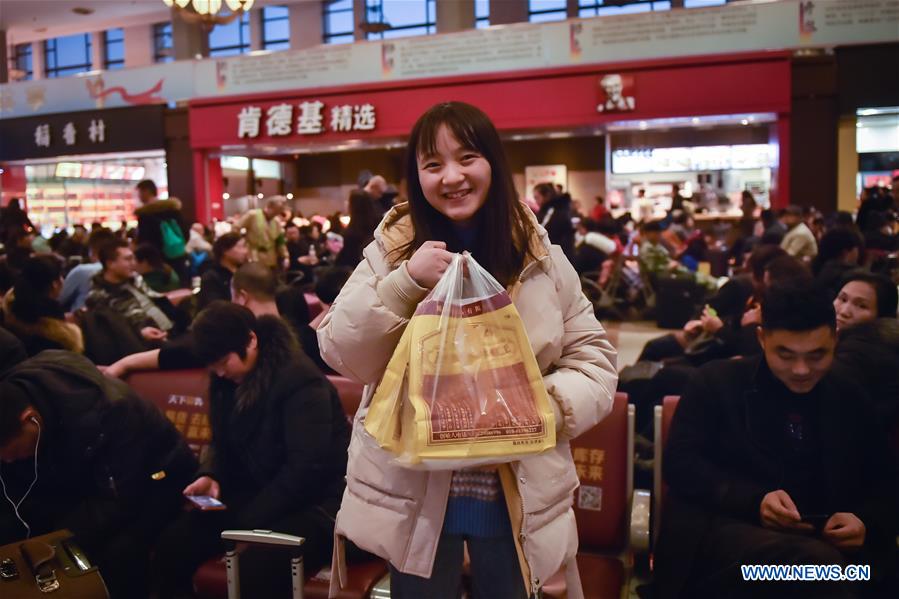 CHINA-BEIJING-SPRING FESTIVAL-TRAVEL RUSH-GIFT (CN)