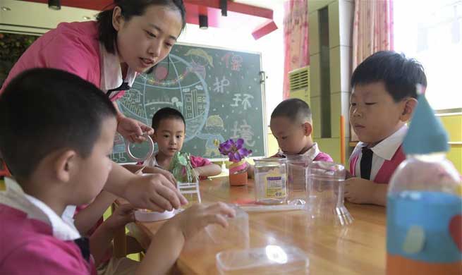 Chinese people greet World Environment Day