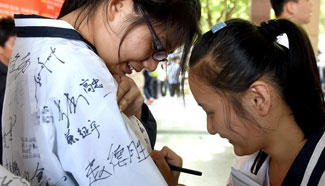 Farewell scenes before upcoming National college entrance exam