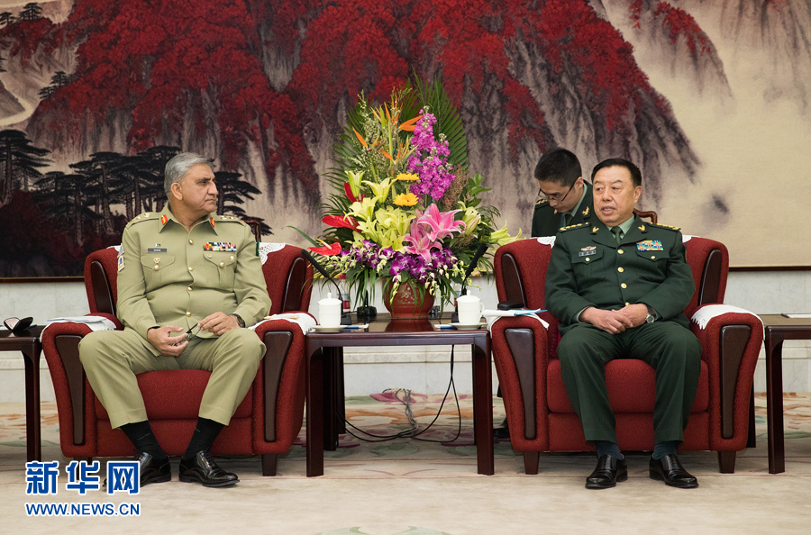 3月16日，中央軍委副主席范長龍會見來訪的巴基斯坦陸軍參謀長巴杰瓦。   新華社記者琚振華攝