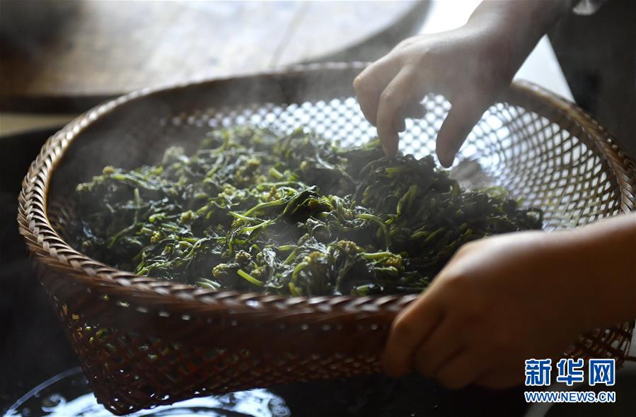 #（社會(huì)）（5）湖北宣恩：花草搓揉出的土家美味