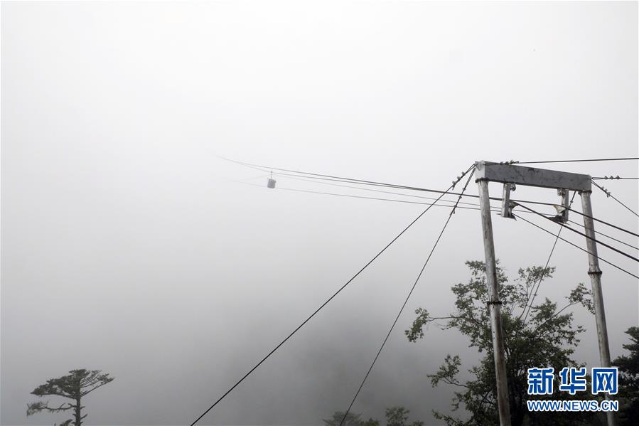 （圖文互動）（8）特寫：“八一”禮物，飛向云端哨所