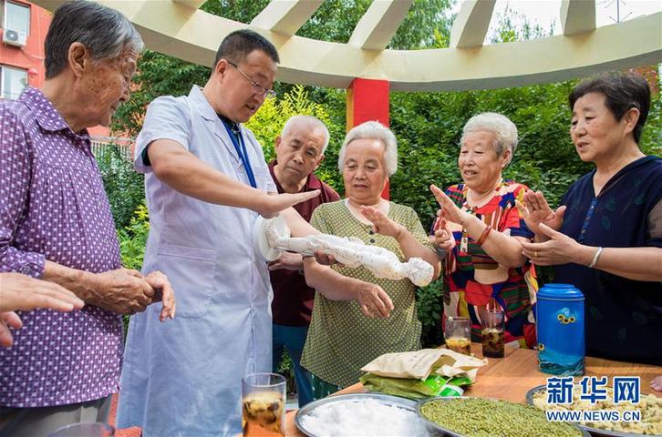 （圖文互動(dòng)·各民族團(tuán)結(jié)互助）（9）民族一家親　濃濃團(tuán)結(jié)情——呼和浩特市清泉街社區(qū)民族團(tuán)結(jié)工作側(cè)記