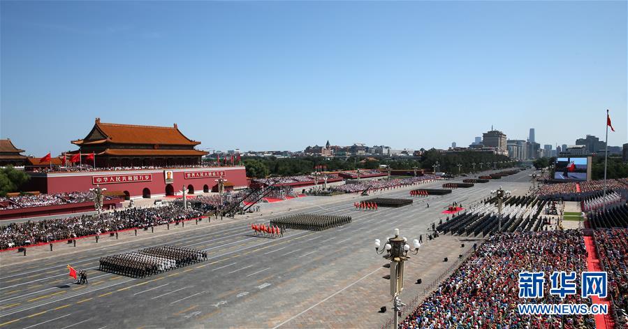 （新華全媒頭條·強(qiáng)軍思想引領(lǐng)新征程·圖文互動）（1）那一刻，我們光榮接受檢閱