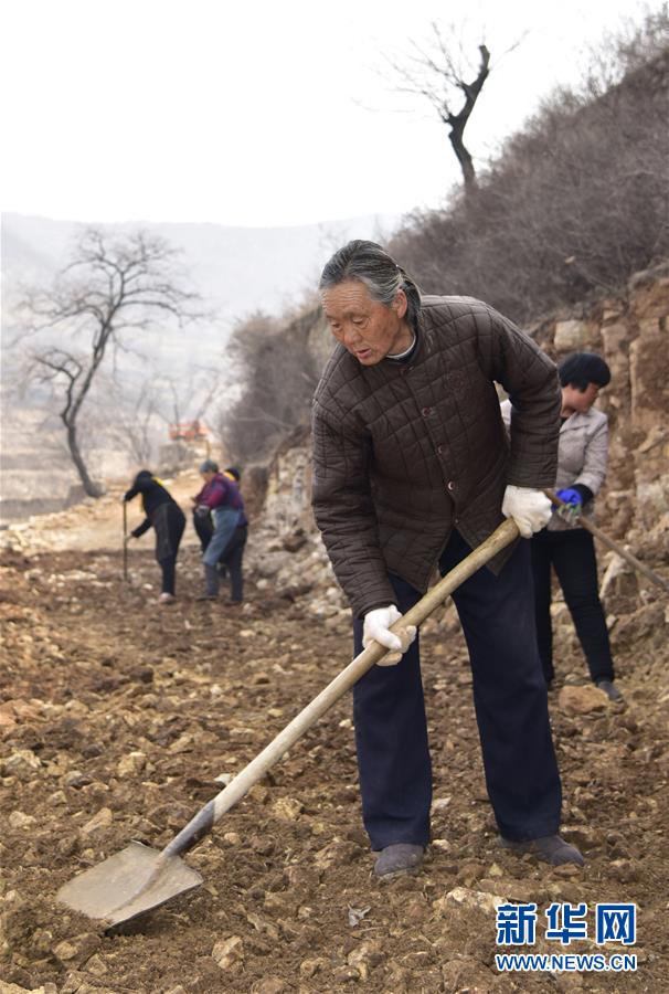 （在習(xí)近平新時(shí)代中國特色社會主義思想指引下——新時(shí)代新作為新篇章·圖文互動(dòng)）（1）“困難面前有我們”——太行山革命老區(qū)一個(gè)小山村的蝶變