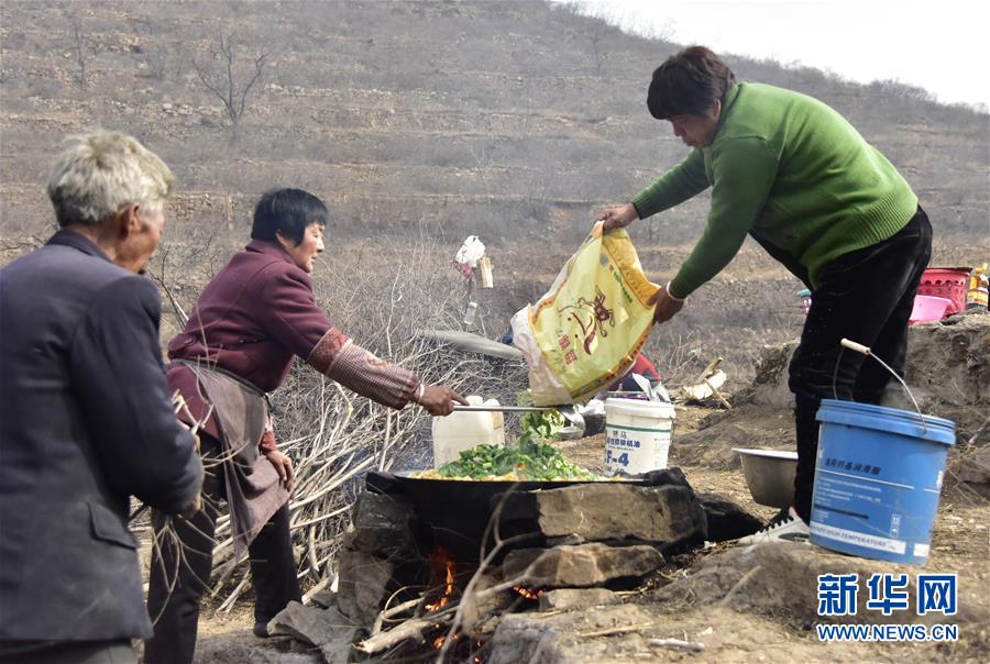 （在習(xí)近平新時(shí)代中國特色社會主義思想指引下——新時(shí)代新作為新篇章·圖文互動(dòng)）（3）“困難面前有我們”——太行山革命老區(qū)一個(gè)小山村的蝶變