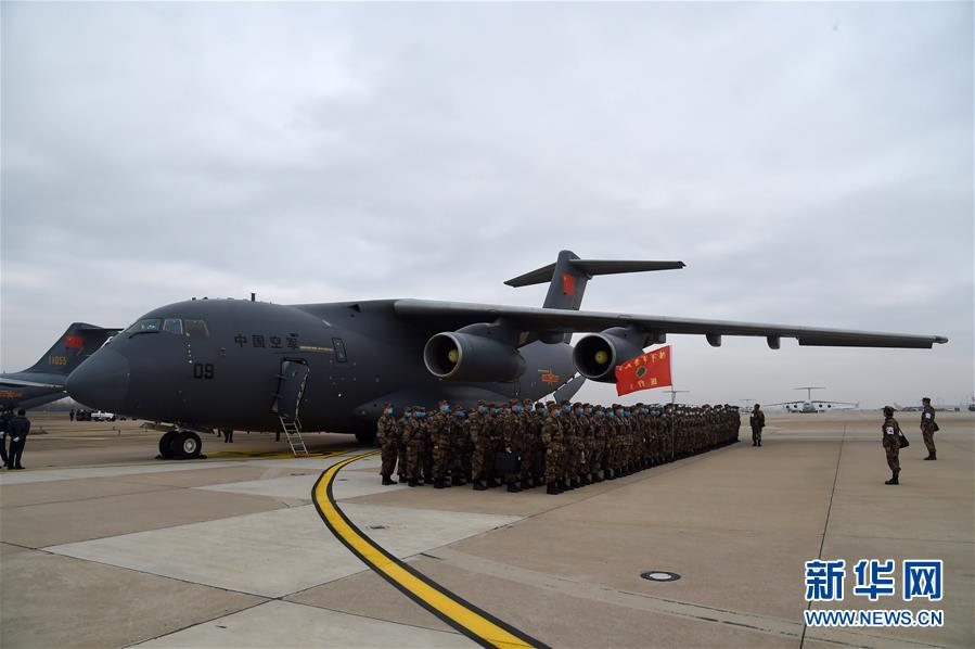 （聚焦疫情防控·圖文互動）（1）空軍出動3型11架運(yùn)輸機(jī)多地同步向武漢空運(yùn)醫(yī)療隊員