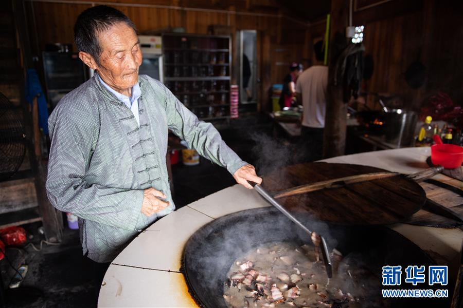 （新華全媒頭條·走向我們的小康生活·圖文互動）（8）那山，那人，那苗寨——十八洞村三代人的奮斗史