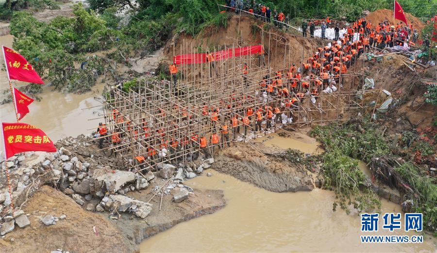 （防汛抗洪·圖文互動(dòng)）（10）洪水不退，子弟兵誓死不退——解放軍和武警部隊(duì)官兵參與洪澇災(zāi)害搶險(xiǎn)救援記事