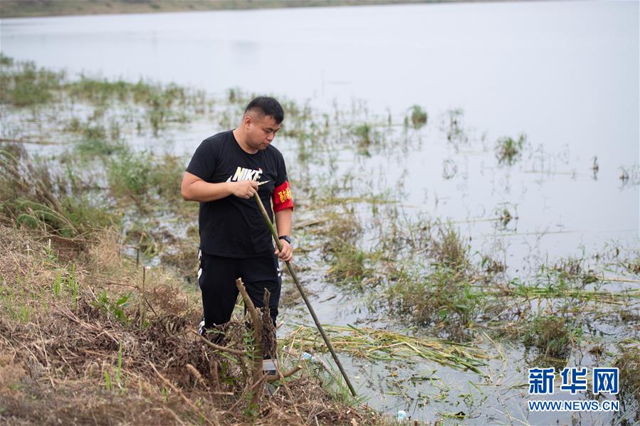 （防汛抗洪·圖文互動）（2）在大堤上成長，為人民守護——洪水中的青年“生力軍”