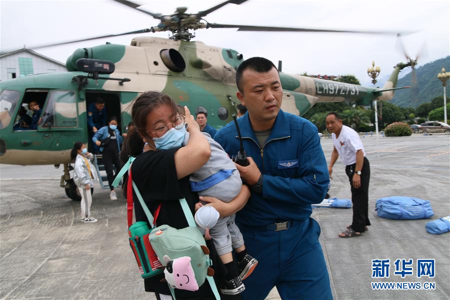 （在習(xí)近平強(qiáng)軍思想指引下·我們在戰(zhàn)位報告·圖文互動）（1）將強(qiáng)軍使命書寫在祖國的藍(lán)天上——陸軍第77集團(tuán)軍某陸航旅聚焦練兵備戰(zhàn)記事