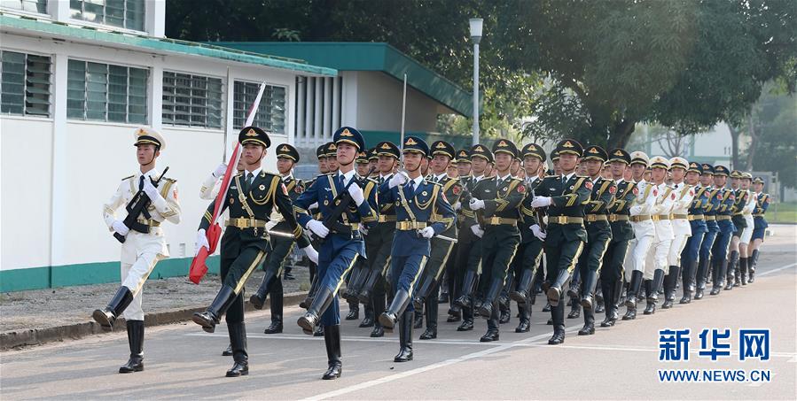 （圖文互動）（5）“我和我的祖國，一刻也不能分割”——解放軍駐香港部隊與市民共同慶祝國慶70周年見聞