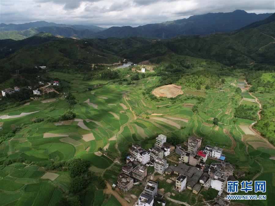 （在習(xí)近平新時(shí)代中國特色社會(huì)主義思想指引下——新時(shí)代新作為新篇章·習(xí)近平總書記關(guān)切事·圖文互動(dòng)）（4）新生活、新盼頭——脫貧攻堅(jiān)新形勢(shì)速覽