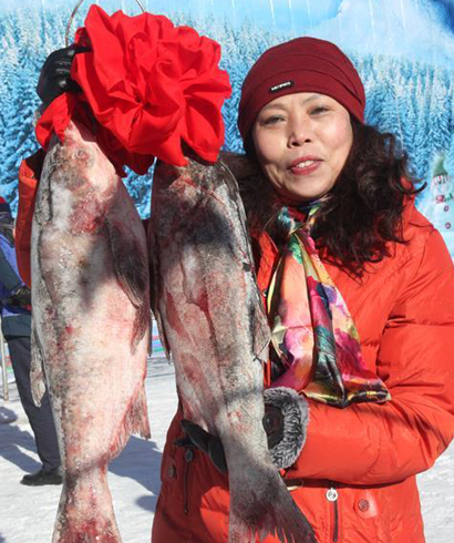 冰雪捕魚節(jié) 游客樂(lè)悠悠